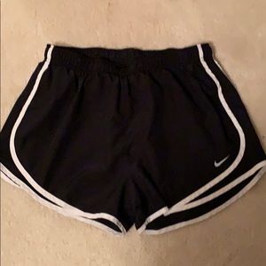 NIKE SHORTS - black with white lining